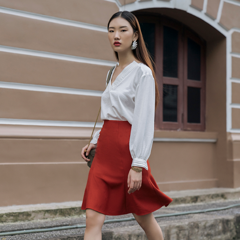 Phối màu quần áo nữ cơ bản với trang phục đen trắng thanh lịch và sang trọng